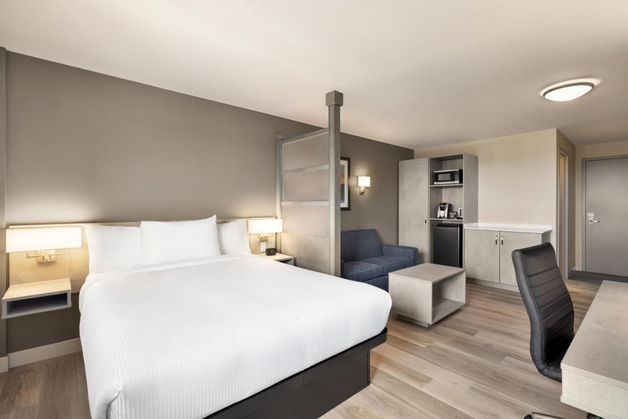 Microtel Inn & Suites Dorval Qc Exterior photo