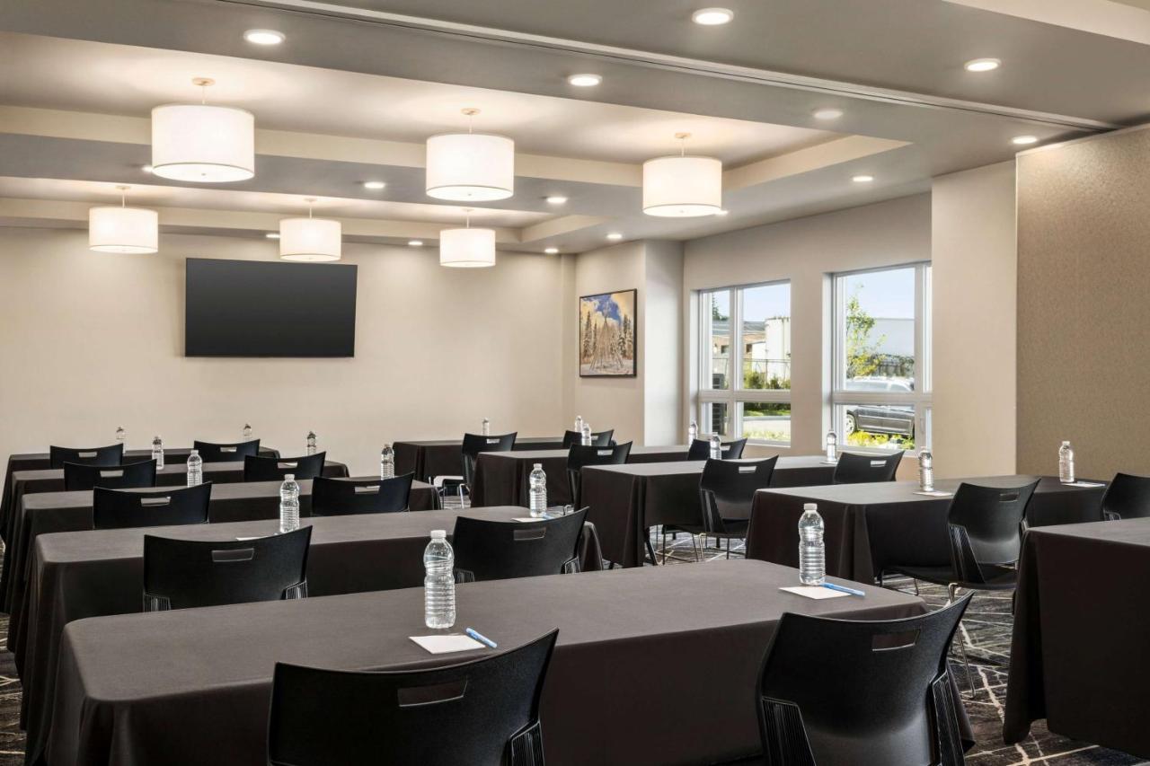 Microtel Inn & Suites Dorval Qc Exterior photo